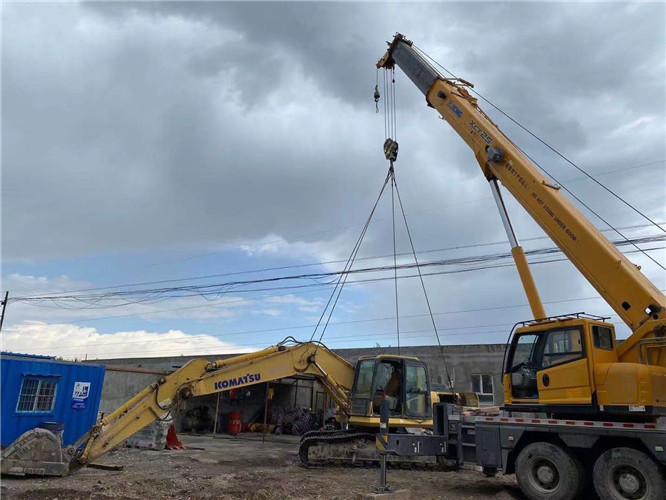 泌阳县25吨吊车的工作半径是多少？